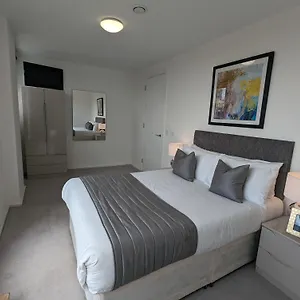 Apartment Charles Hope Millharbour, London